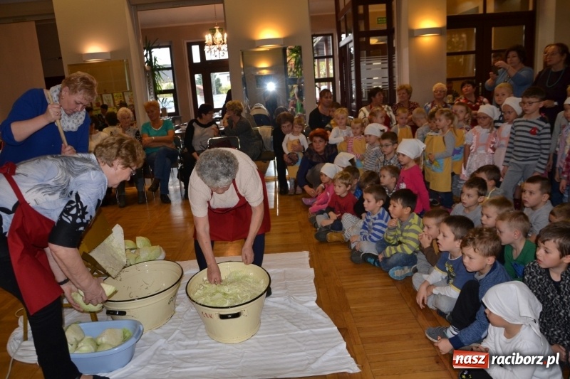 Zdjęcie w galerii na portalu naszraciborz.pl: Kapusta jest dobra na wszystko. Kiszynie kapusty w Tworkowie wiadomości z regionu