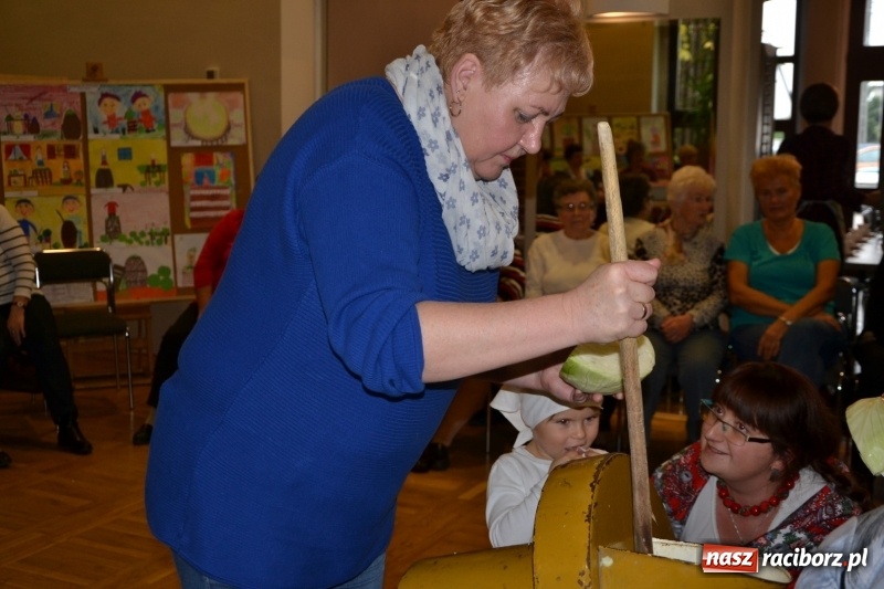 Zdjęcie w galerii na portalu naszraciborz.pl: Kapusta jest dobra na wszystko. Kiszynie kapusty w Tworkowie wiadomości z regionu