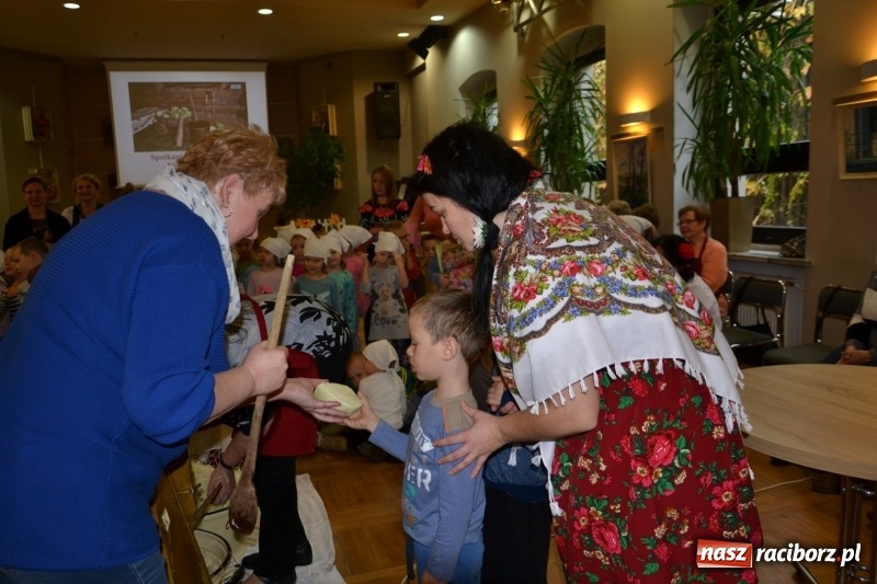 Zdjęcie w galerii na portalu naszraciborz.pl: Kapusta jest dobra na wszystko. Kiszynie kapusty w Tworkowie wiadomości z regionu