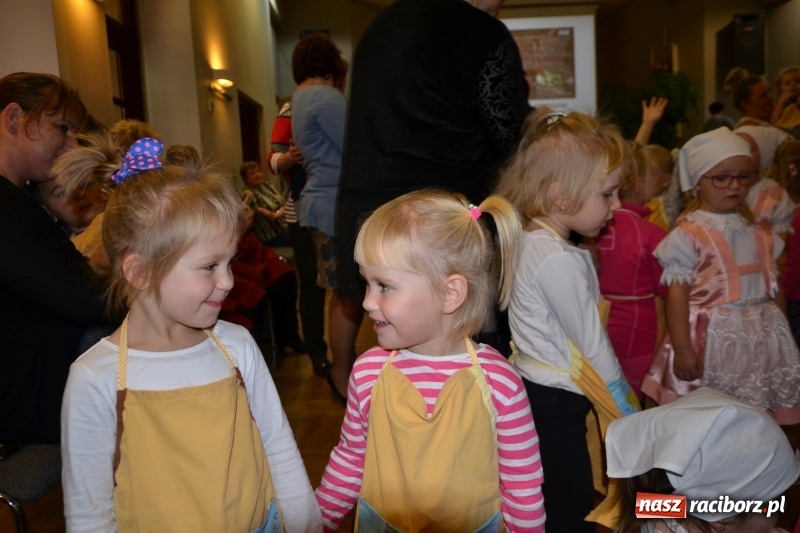 Zdjęcie w galerii na portalu naszraciborz.pl: Kapusta jest dobra na wszystko. Kiszynie kapusty w Tworkowie wiadomości z regionu