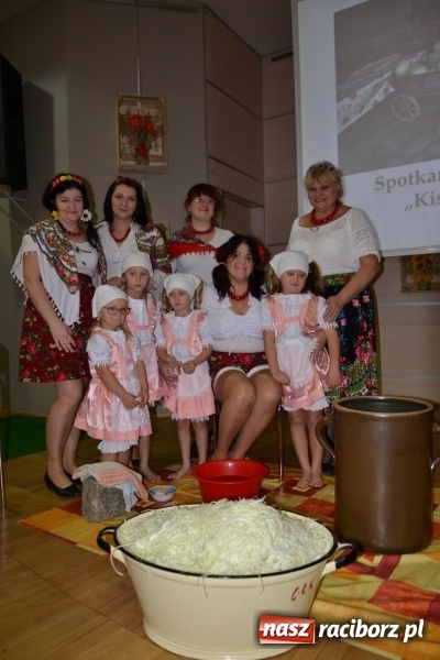 Zdjęcie w galerii na portalu naszraciborz.pl: Kapusta jest dobra na wszystko. Kiszynie kapusty w Tworkowie wiadomości z regionu