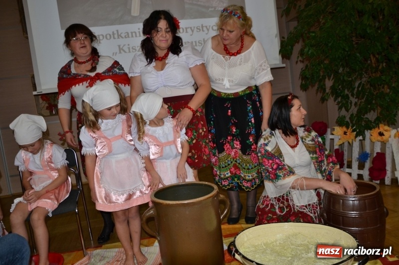 Zdjęcie w galerii na portalu naszraciborz.pl: Kapusta jest dobra na wszystko. Kiszynie kapusty w Tworkowie wiadomości z regionu