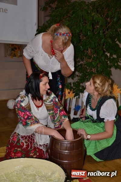 Zdjęcie w galerii na portalu naszraciborz.pl: Kapusta jest dobra na wszystko. Kiszynie kapusty w Tworkowie wiadomości z regionu