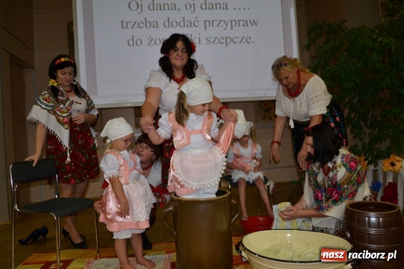 Zdjęcie w galerii na portalu naszraciborz.pl: Kapusta jest dobra na wszystko. Kiszynie kapusty w Tworkowie wiadomości z regionu