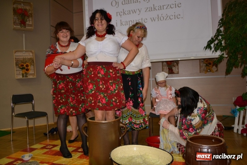 Zdjęcie w galerii na portalu naszraciborz.pl: Kapusta jest dobra na wszystko. Kiszynie kapusty w Tworkowie wiadomości z regionu