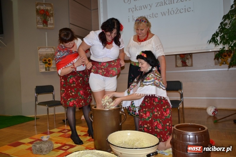 Zdjęcie w galerii na portalu naszraciborz.pl: Kapusta jest dobra na wszystko. Kiszynie kapusty w Tworkowie wiadomości z regionu