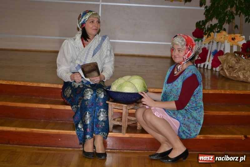 Zdjęcie w galerii na portalu naszraciborz.pl: Kapusta jest dobra na wszystko. Kiszynie kapusty w Tworkowie wiadomości z regionu