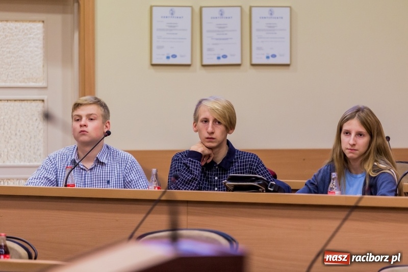 Zdjęcie w galerii na portalu naszraciborz.pl: Młodzieżowi radni chcą sprawdzić stan Raciborza oraz potrzeby jego młodych mieszkańców wiadomości z regionu