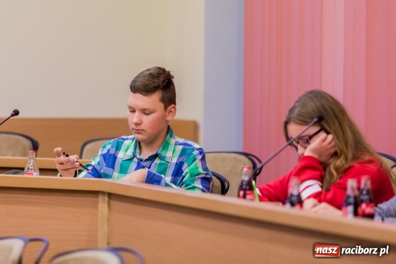 Zdjęcie w galerii na portalu naszraciborz.pl: Młodzieżowi radni chcą sprawdzić stan Raciborza oraz potrzeby jego młodych mieszkańców wiadomości z regionu