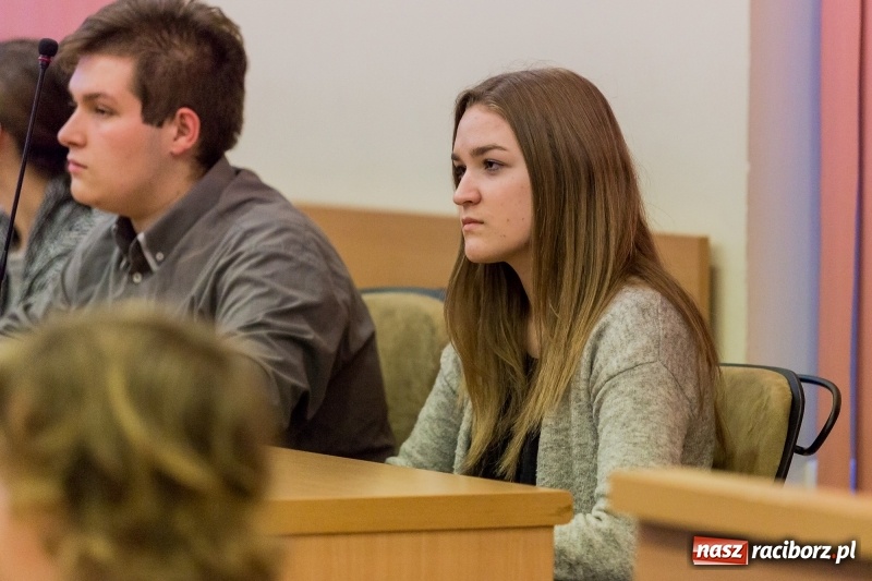 Zdjęcie w galerii na portalu naszraciborz.pl: Młodzieżowi radni chcą sprawdzić stan Raciborza oraz potrzeby jego młodych mieszkańców wiadomości z regionu