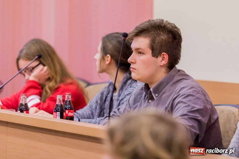 Zdjęcie w galerii na portalu naszraciborz.pl: Młodzieżowi radni chcą sprawdzić stan Raciborza oraz potrzeby jego młodych mieszkańców wiadomości z regionu