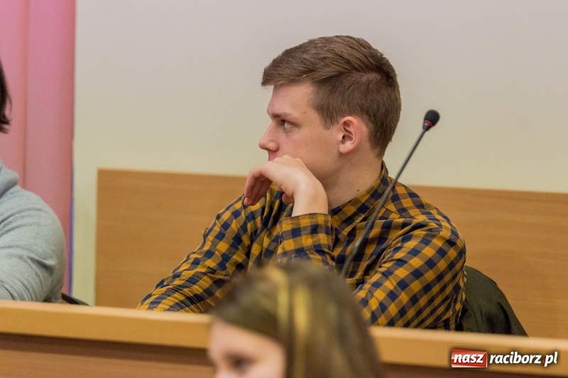 Zdjęcie w galerii na portalu naszraciborz.pl: Młodzieżowi radni chcą sprawdzić stan Raciborza oraz potrzeby jego młodych mieszkańców wiadomości z regionu