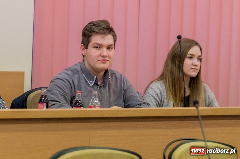 Zdjęcie w galerii na portalu naszraciborz.pl: Młodzieżowi radni chcą sprawdzić stan Raciborza oraz potrzeby jego młodych mieszkańców wiadomości z regionu