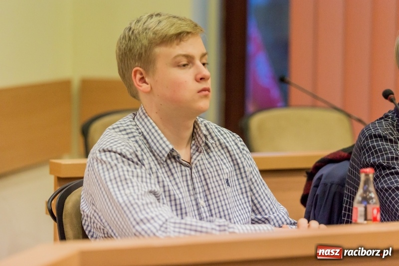 Zdjęcie w galerii na portalu naszraciborz.pl: Młodzieżowi radni chcą sprawdzić stan Raciborza oraz potrzeby jego młodych mieszkańców wiadomości z regionu