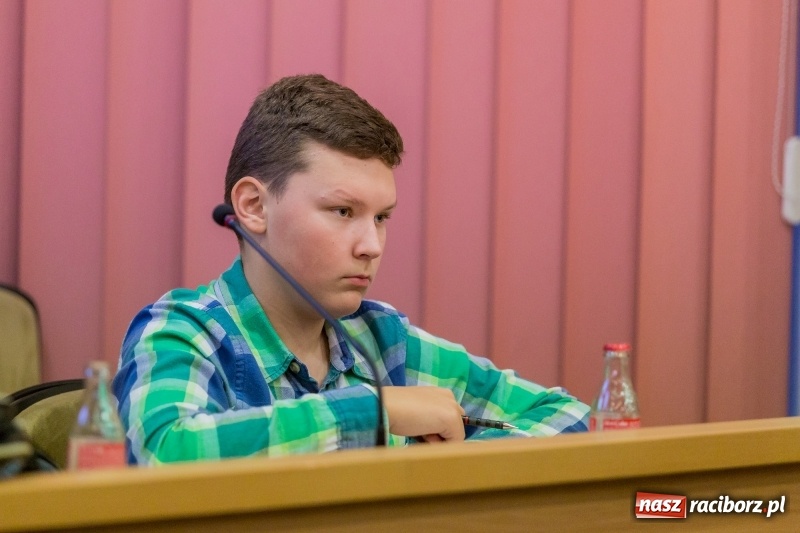 Zdjęcie w galerii na portalu naszraciborz.pl: Młodzieżowi radni chcą sprawdzić stan Raciborza oraz potrzeby jego młodych mieszkańców wiadomości z regionu