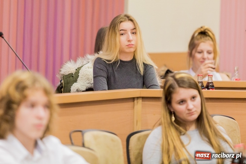 Zdjęcie w galerii na portalu naszraciborz.pl: Młodzieżowi radni chcą sprawdzić stan Raciborza oraz potrzeby jego młodych mieszkańców wiadomości z regionu