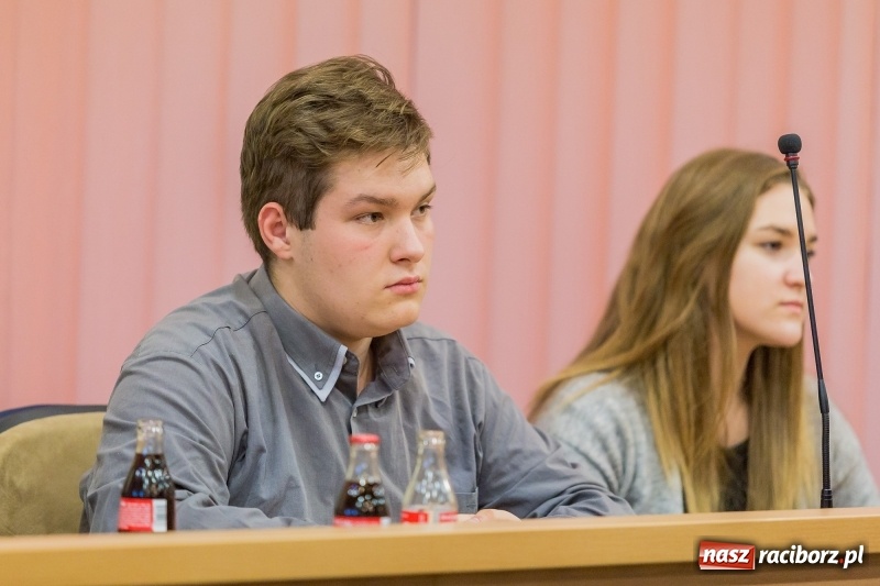 Zdjęcie w galerii na portalu naszraciborz.pl: Młodzieżowi radni chcą sprawdzić stan Raciborza oraz potrzeby jego młodych mieszkańców wiadomości z regionu