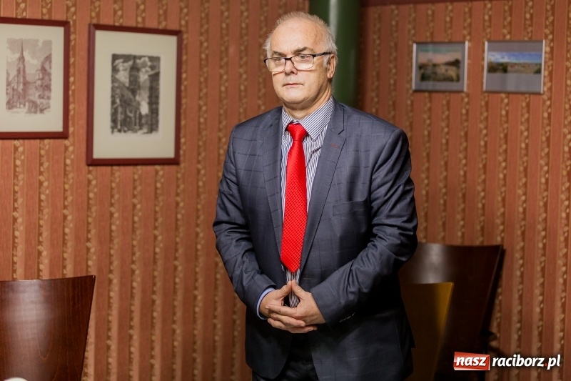 Zdjęcie w galerii na portalu naszraciborz.pl: W Magistracie uhonorowano zasłużonych dawców krwi. Rekordzista oddał 54 litry!  wiadomości z regionu