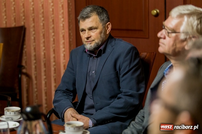 Zdjęcie w galerii na portalu naszraciborz.pl: W Magistracie uhonorowano zasłużonych dawców krwi. Rekordzista oddał 54 litry!  wiadomości z regionu