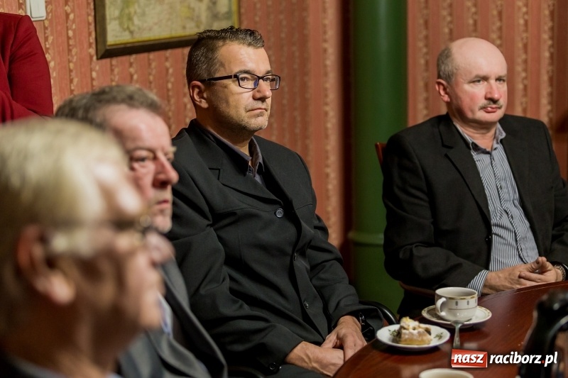 Zdjęcie w galerii na portalu naszraciborz.pl: W Magistracie uhonorowano zasłużonych dawców krwi. Rekordzista oddał 54 litry!  wiadomości z regionu