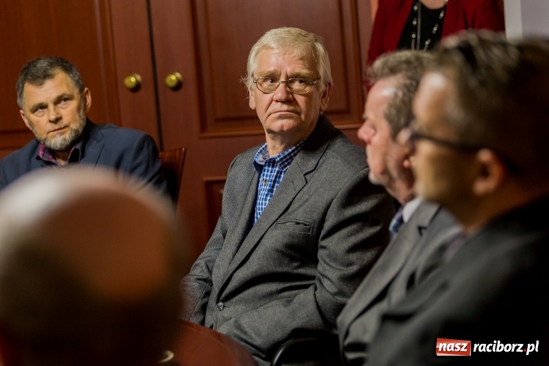 Zdjęcie w galerii na portalu naszraciborz.pl: W Magistracie uhonorowano zasłużonych dawców krwi. Rekordzista oddał 54 litry!  wiadomości z regionu