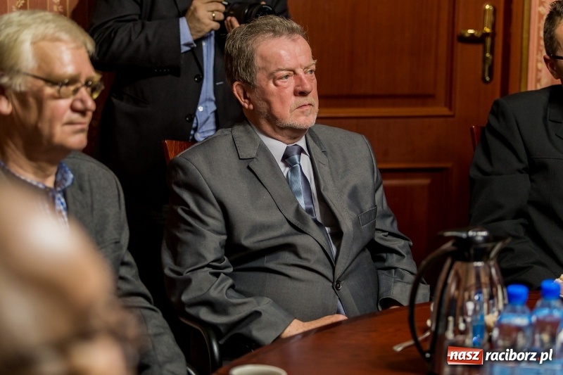 Zdjęcie w galerii na portalu naszraciborz.pl: W Magistracie uhonorowano zasłużonych dawców krwi. Rekordzista oddał 54 litry!  wiadomości z regionu