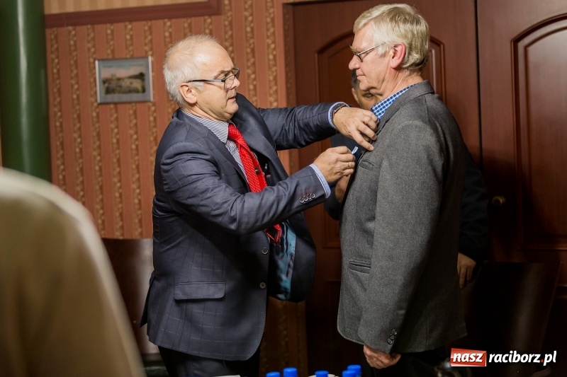 Zdjęcie w galerii na portalu naszraciborz.pl: W Magistracie uhonorowano zasłużonych dawców krwi. Rekordzista oddał 54 litry!  wiadomości z regionu