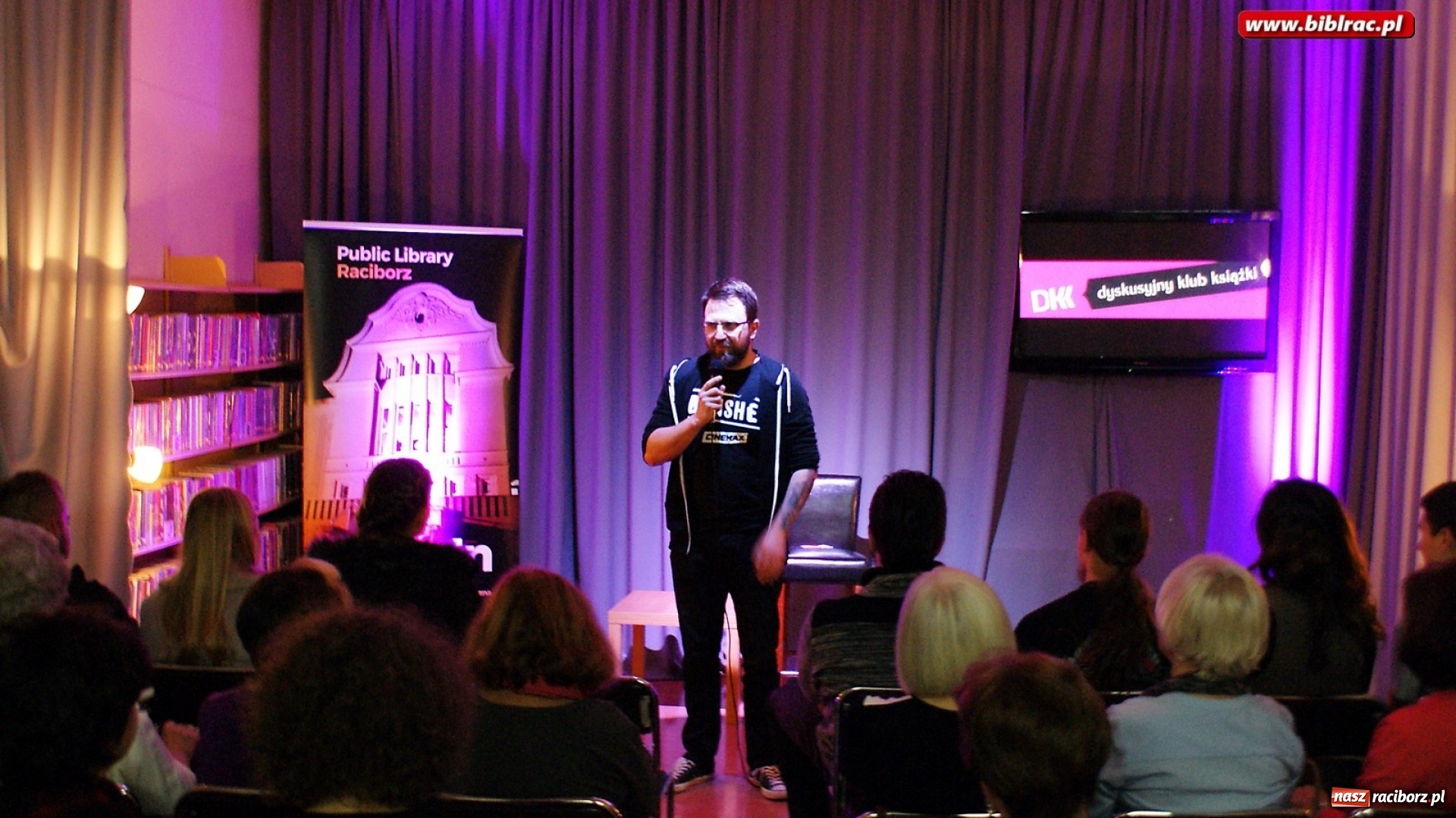 Zdjęcie w galerii na portalu naszraciborz.pl: O popkulturowej podróży Jakuba Ćwieka w bibliotece wiadomości z regionu