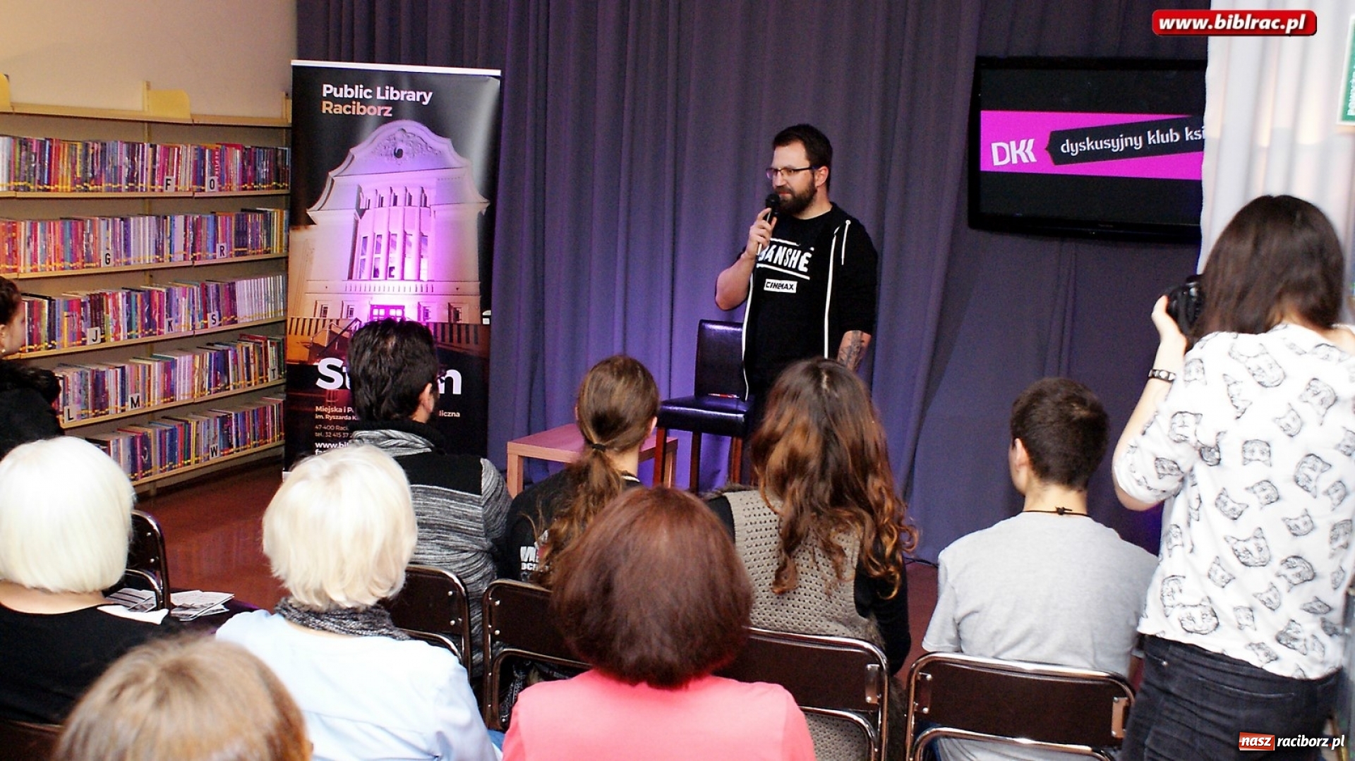 Zdjęcie w galerii na portalu naszraciborz.pl: O popkulturowej podróży Jakuba Ćwieka w bibliotece wiadomości z regionu