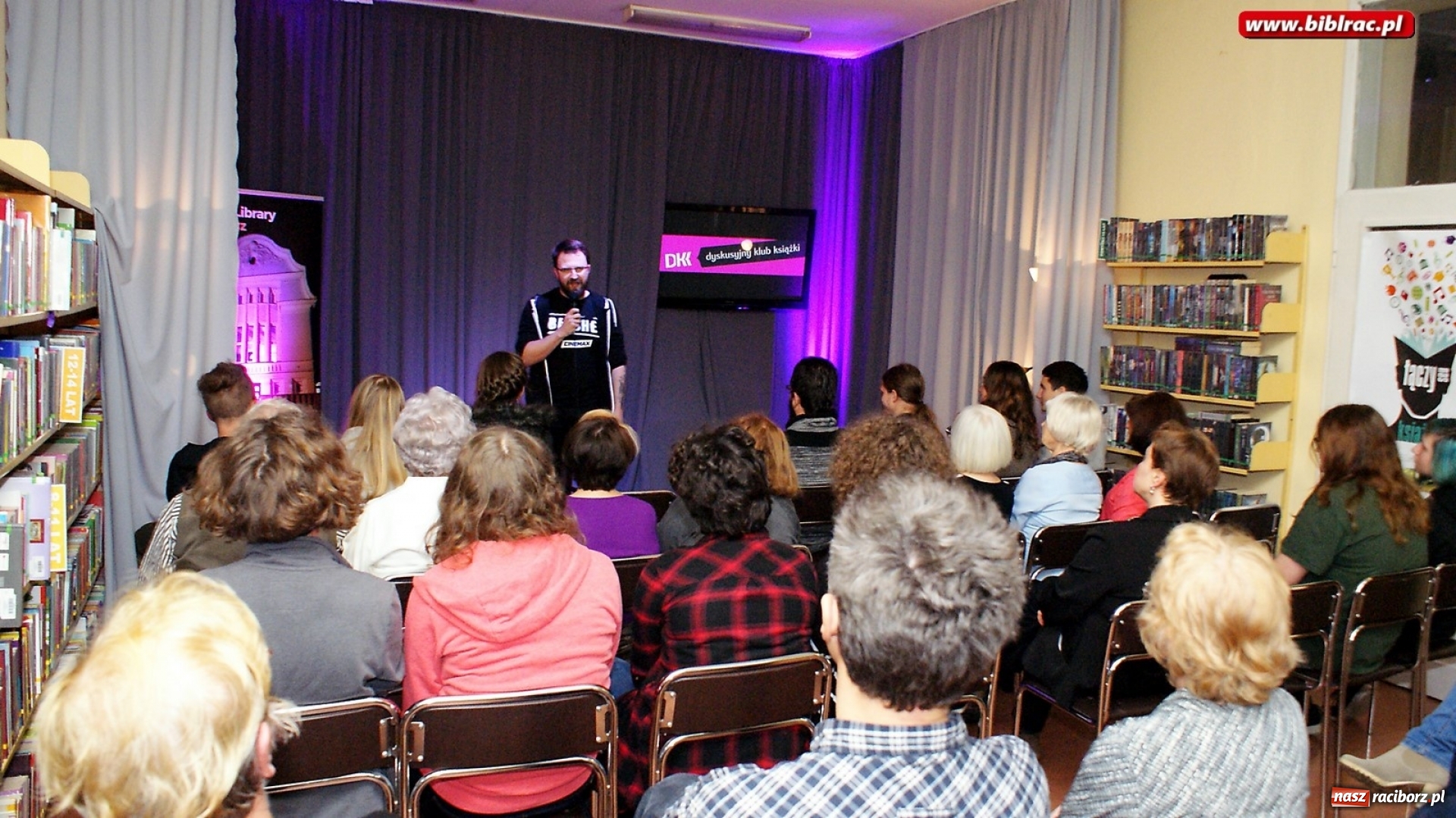 Zdjęcie w galerii na portalu naszraciborz.pl: O popkulturowej podróży Jakuba Ćwieka w bibliotece wiadomości z regionu