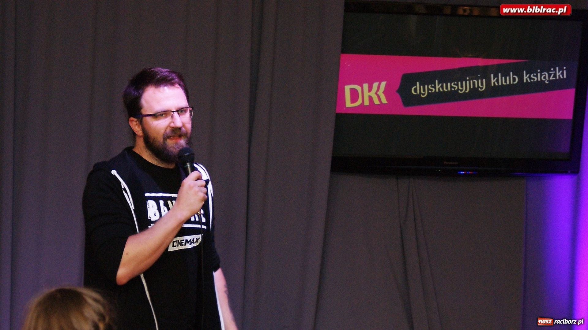 Zdjęcie w galerii na portalu naszraciborz.pl: O popkulturowej podróży Jakuba Ćwieka w bibliotece wiadomości z regionu