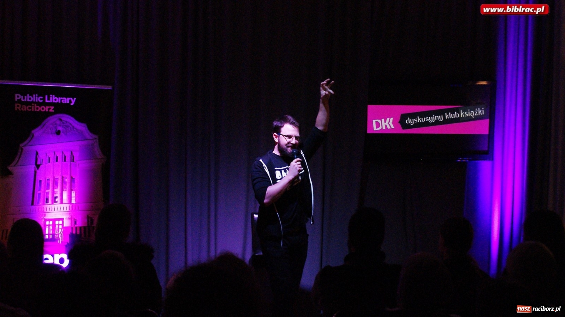 Zdjęcie w galerii na portalu naszraciborz.pl: O popkulturowej podróży Jakuba Ćwieka w bibliotece wiadomości z regionu