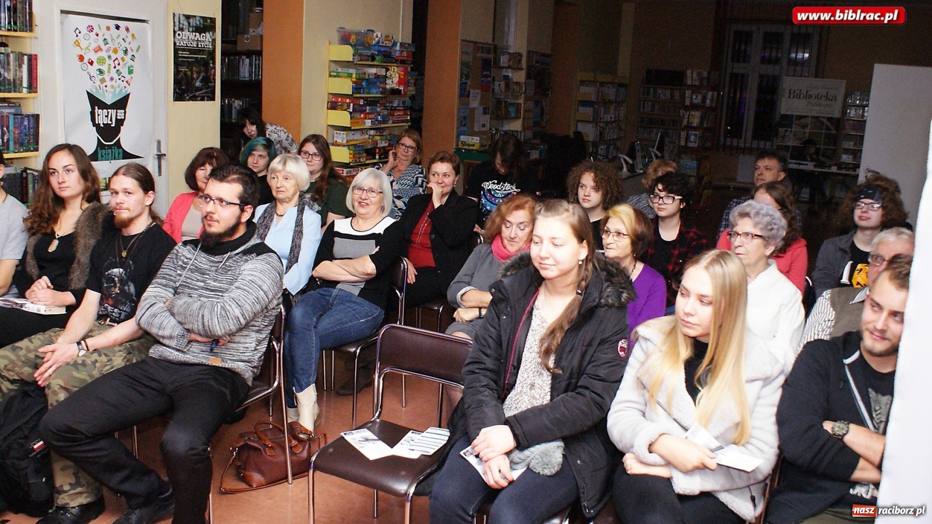 Zdjęcie w galerii na portalu naszraciborz.pl: O popkulturowej podróży Jakuba Ćwieka w bibliotece wiadomości z regionu