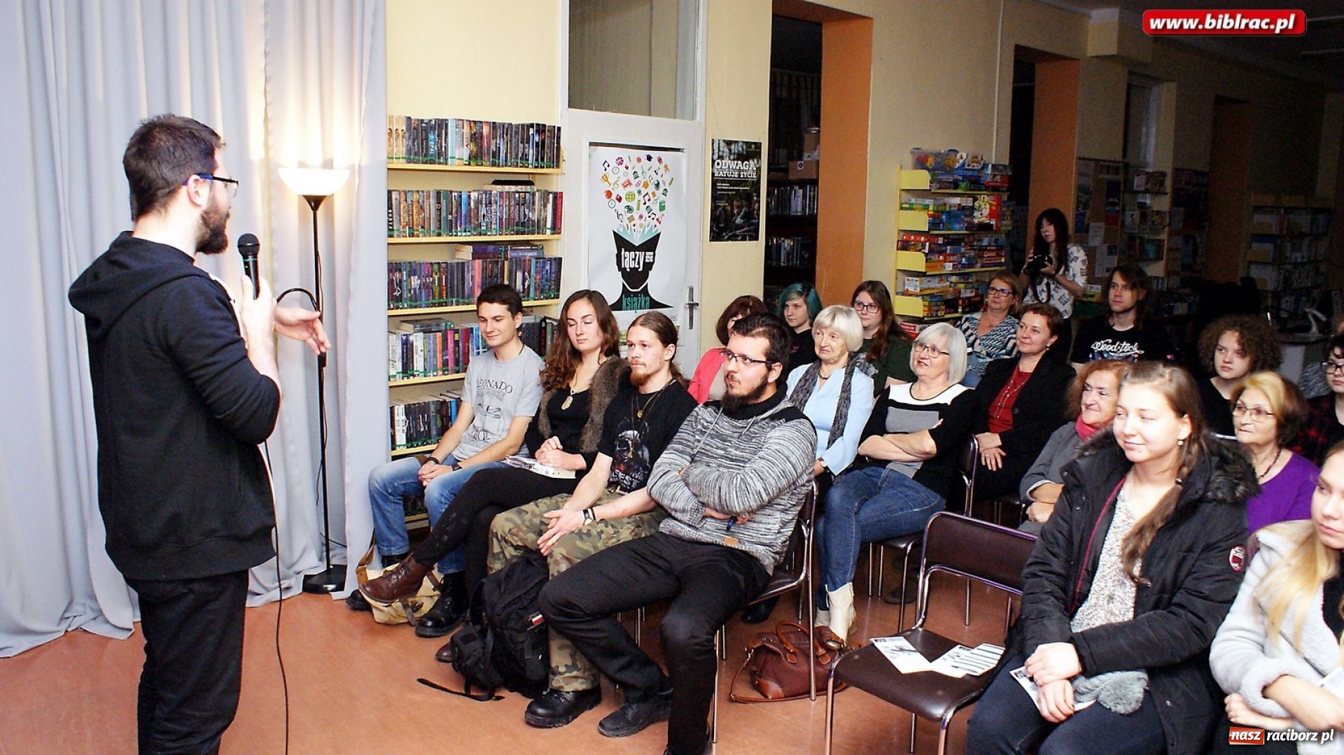 Zdjęcie w galerii na portalu naszraciborz.pl: O popkulturowej podróży Jakuba Ćwieka w bibliotece wiadomości z regionu