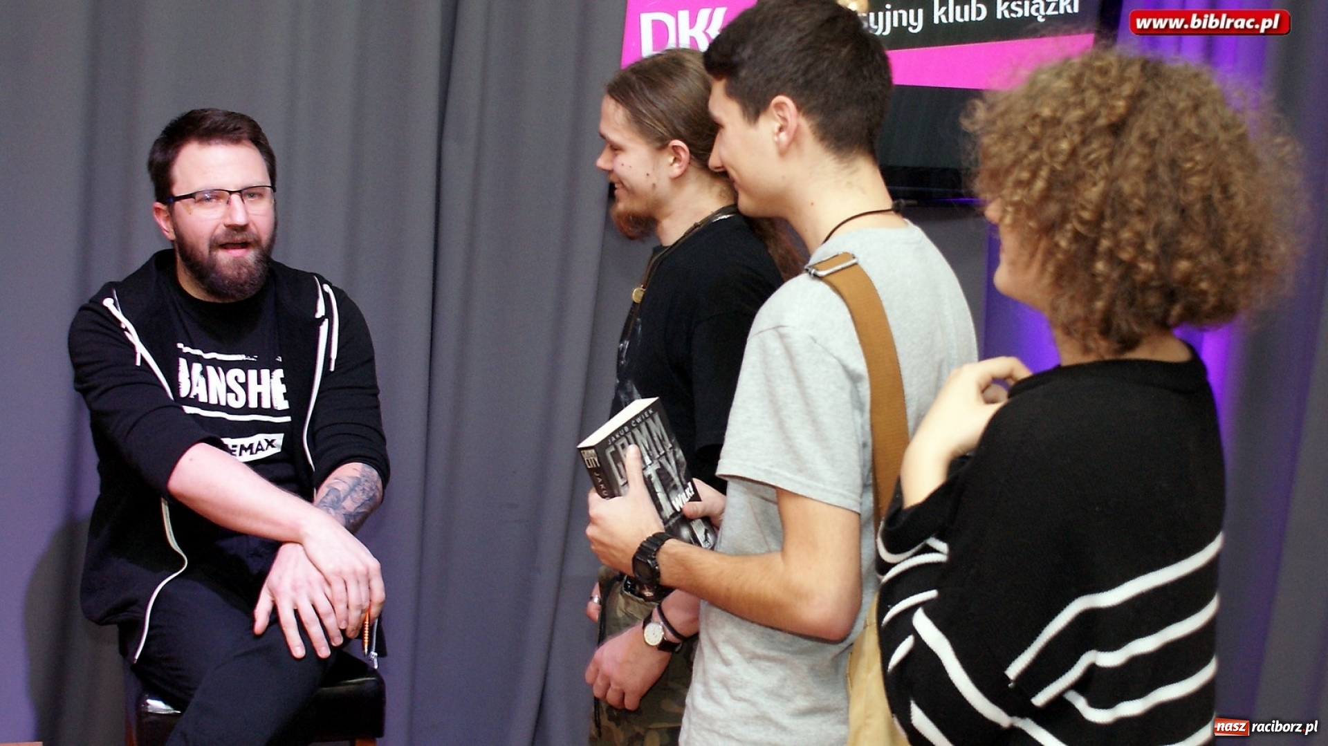 Zdjęcie w galerii na portalu naszraciborz.pl: O popkulturowej podróży Jakuba Ćwieka w bibliotece wiadomości z regionu
