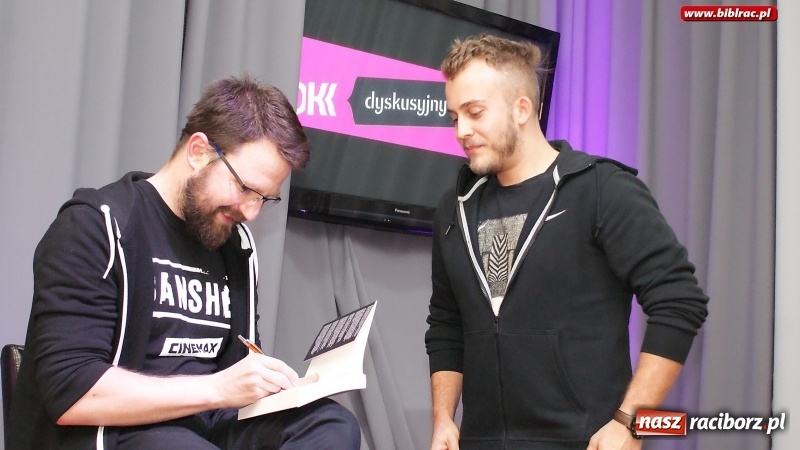 Zdjęcie w galerii na portalu naszraciborz.pl: O popkulturowej podróży Jakuba Ćwieka w bibliotece wiadomości z regionu