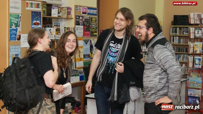 Zdjęcie w galerii na portalu naszraciborz.pl: O popkulturowej podróży Jakuba Ćwieka w bibliotece wiadomości z regionu