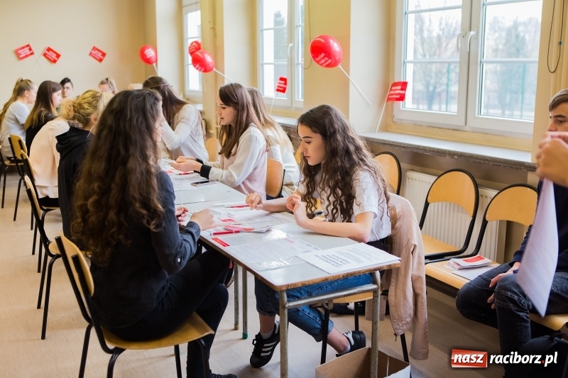 Zdjęcie w galerii na portalu naszraciborz.pl: Akcja rejestracji dawców szpiku w II LO wiadomości z regionu