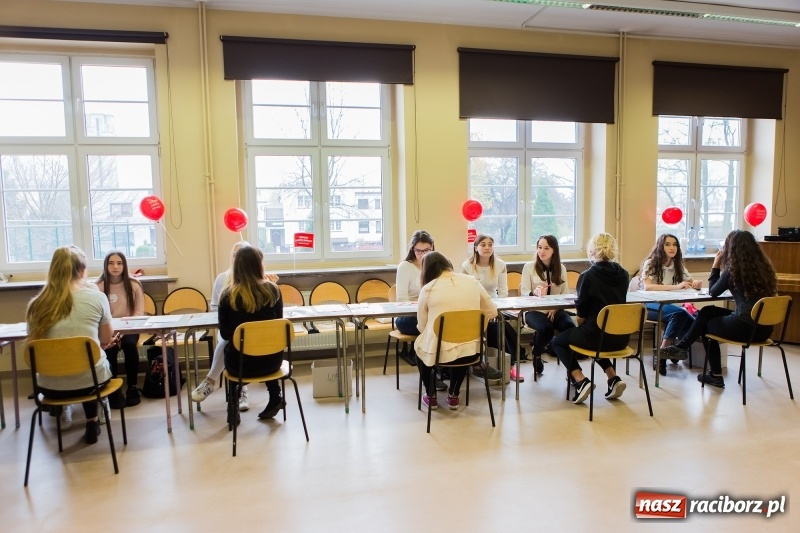 Zdjęcie w galerii na portalu naszraciborz.pl: Akcja rejestracji dawców szpiku w II LO wiadomości z regionu