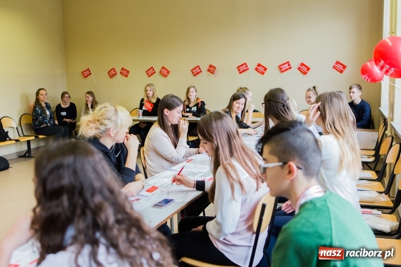 Zdjęcie w galerii na portalu naszraciborz.pl: Akcja rejestracji dawców szpiku w II LO wiadomości z regionu