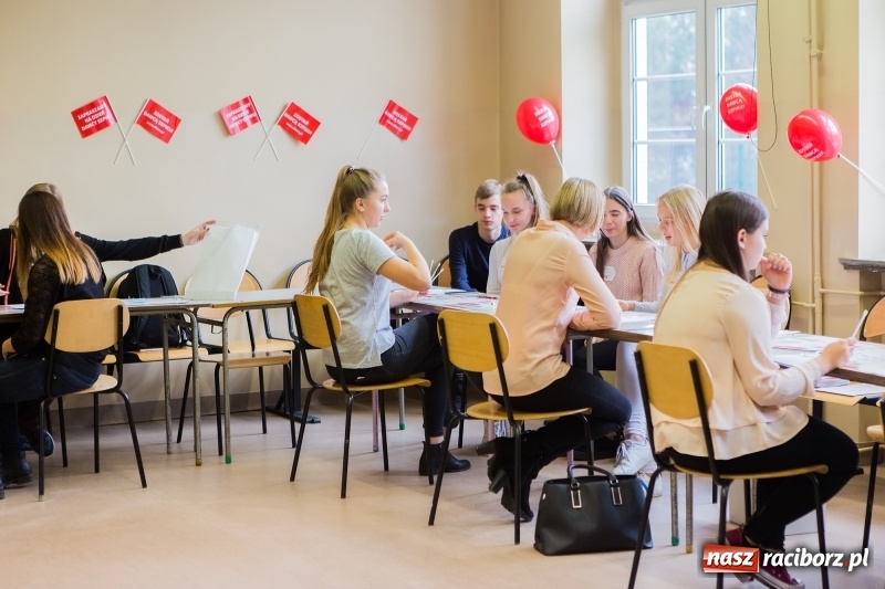 Zdjęcie w galerii na portalu naszraciborz.pl: Akcja rejestracji dawców szpiku w II LO wiadomości z regionu