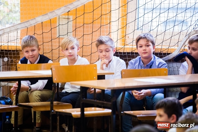 Zdjęcie w galerii na portalu naszraciborz.pl: W SP13 odbyła się uroczysta akademia z okazji Dnia Niepodległości wiadomości z regionu