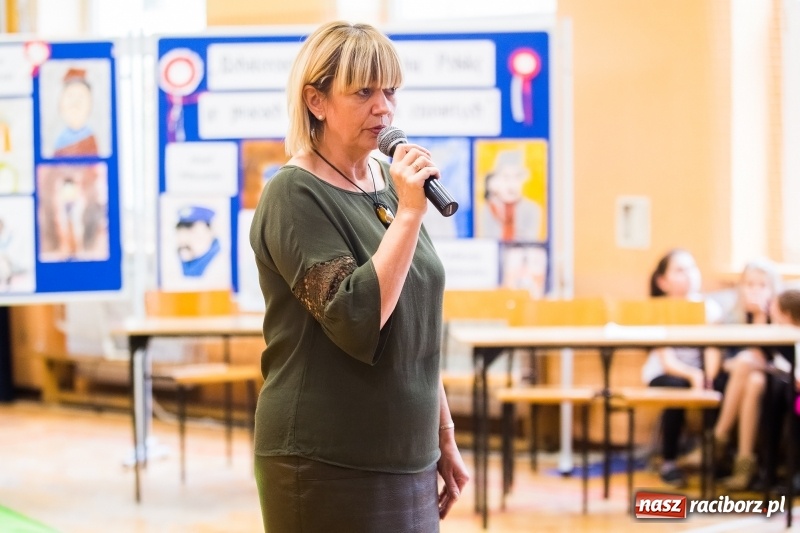 Zdjęcie w galerii na portalu naszraciborz.pl: W SP13 odbyła się uroczysta akademia z okazji Dnia Niepodległości wiadomości z regionu