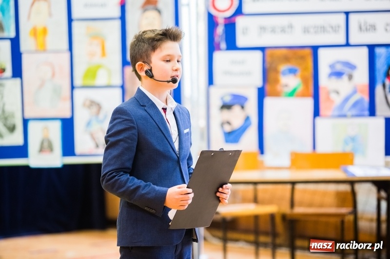 Zdjęcie w galerii na portalu naszraciborz.pl: W SP13 odbyła się uroczysta akademia z okazji Dnia Niepodległości wiadomości z regionu