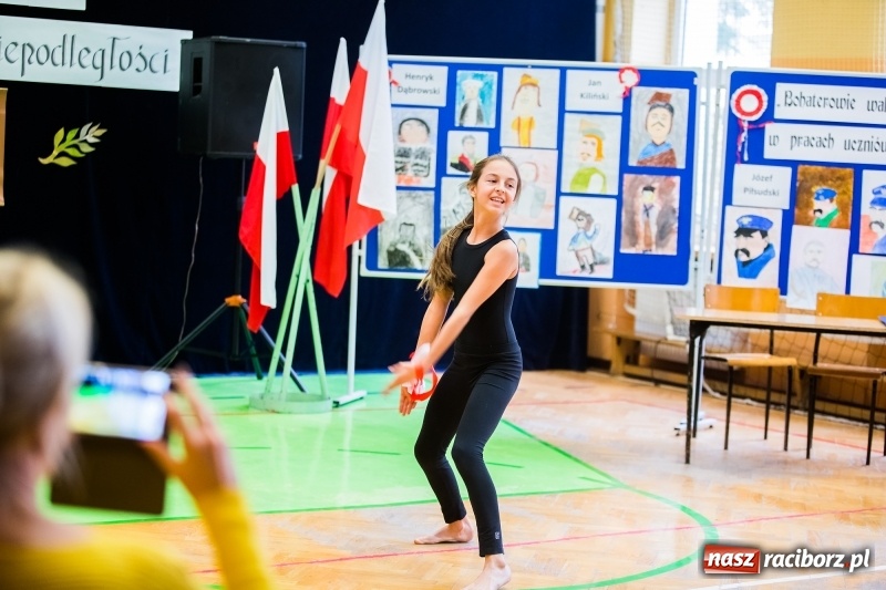 Zdjęcie w galerii na portalu naszraciborz.pl: W SP13 odbyła się uroczysta akademia z okazji Dnia Niepodległości wiadomości z regionu