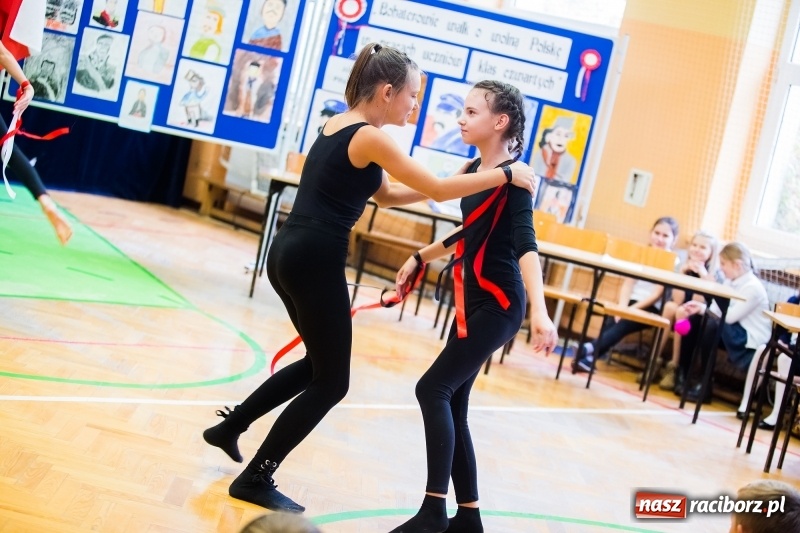 Zdjęcie w galerii na portalu naszraciborz.pl: W SP13 odbyła się uroczysta akademia z okazji Dnia Niepodległości wiadomości z regionu