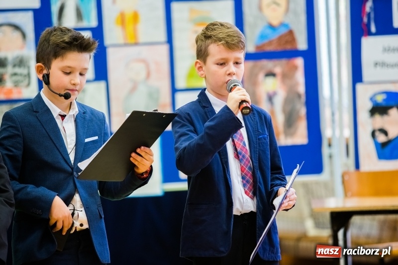 Zdjęcie w galerii na portalu naszraciborz.pl: W SP13 odbyła się uroczysta akademia z okazji Dnia Niepodległości wiadomości z regionu