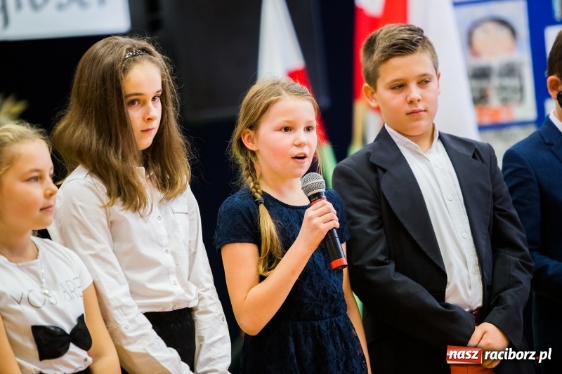 Zdjęcie w galerii na portalu naszraciborz.pl: W SP13 odbyła się uroczysta akademia z okazji Dnia Niepodległości wiadomości z regionu