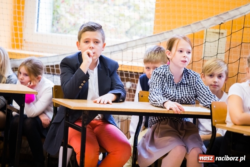 Zdjęcie w galerii na portalu naszraciborz.pl: W SP13 odbyła się uroczysta akademia z okazji Dnia Niepodległości wiadomości z regionu