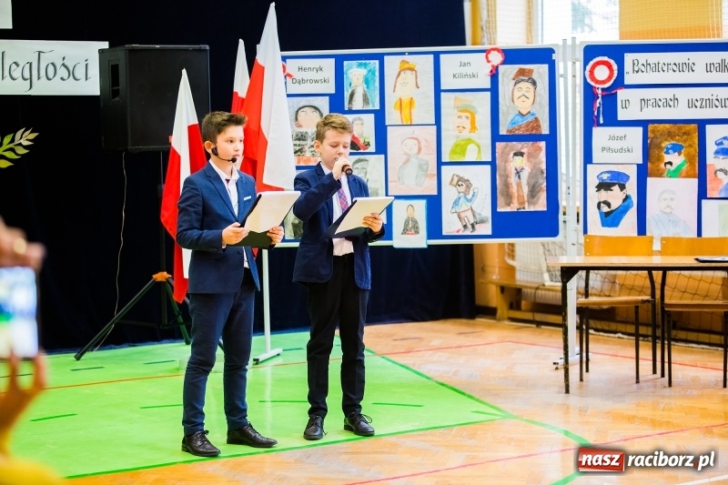 Zdjęcie w galerii na portalu naszraciborz.pl: W SP13 odbyła się uroczysta akademia z okazji Dnia Niepodległości wiadomości z regionu